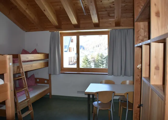 Auberge de jeunesse Ferienhaus La Margna *